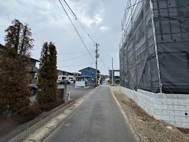 新築戸建・建売　本宮市高木第7　Cradle garden　全3棟の前面道路含む現地写真