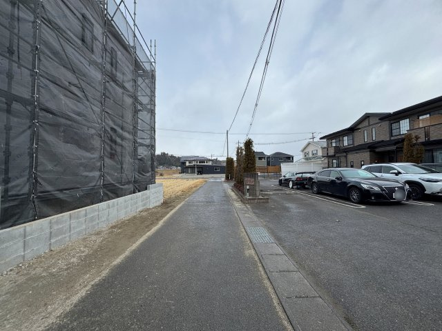 新築戸建・建売　本宮市高木第7　Cradle garden　全3棟の前面道路含む現地写真