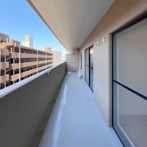 【バルコニー】 | グランピアグーテンハイツ箱崎Ⅴ | 南向きの大型バルコニーは陽当り良好で、たっぷりのお洗濯物もよく乾きます