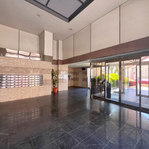 【エントランス】 | グランピアグーテンハイツ箱崎Ⅴ | 安全に配慮されたオートロックマンションです。室内ＴＶモニタ付インターホンで来訪者を確認できます