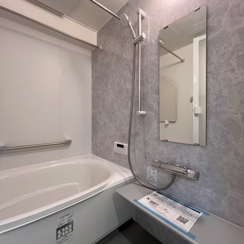 【浴室】 | グランピアグーテンハイツ箱崎Ⅴ | 雨の日でも洗濯に困らない浴室乾燥機、いつでも暖かいお風呂に入れる追い焚き機能付きのバスルームです