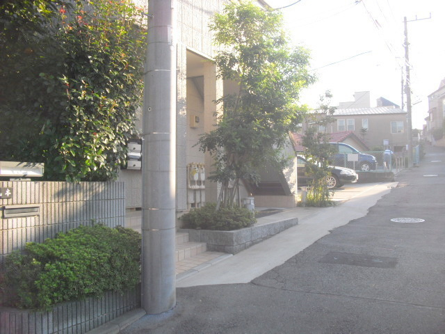 フルール山手Ⅱのエントランス