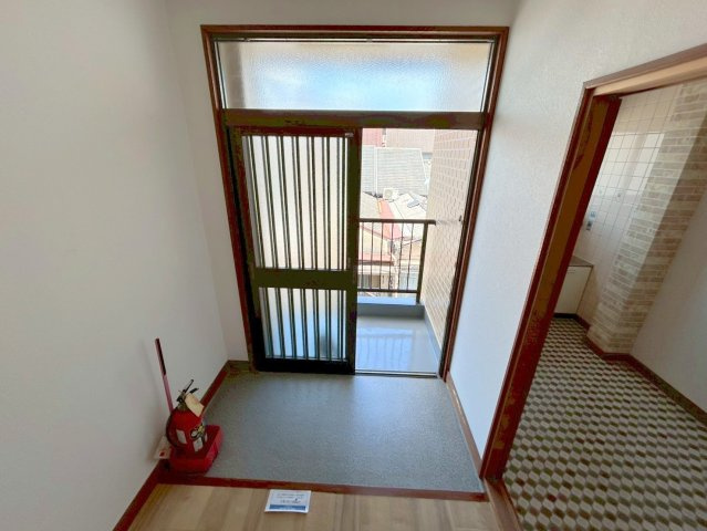 本多マンションの玄関