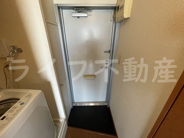 クレールの玄関|収納もある玄関です