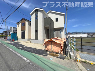 【外観】 | 完成しました。物件内部もご見学頂けます。プラス不動産販売にお任せ下さい。室内写真は準備中です。