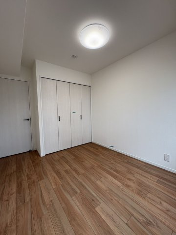 【洋室】 | ライオンズマンション周船寺 | 各部屋にはクローゼットを完備しています。収納が多いお家はすっきりして快適空間です