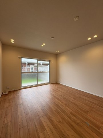 【居間・リビング】 | ライオンズマンション周船寺 | リビングは陽当り・風通し共に良好で、ご家族みんなで過ごす空間をより居心地良くしてくれます