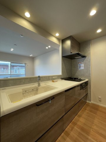 【キッチン】 | ライオンズマンション周船寺 | 料理をしながら会話を楽しめるカウンターキッチンです