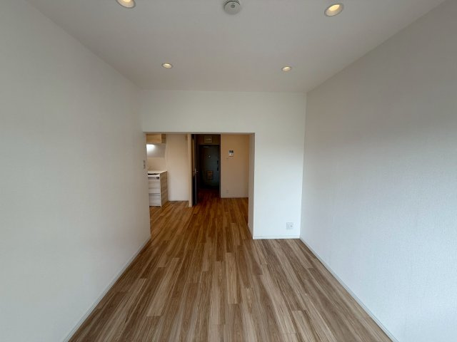 シェモア鞍馬口の居間・リビング|2020年4月末にフルリフォーム済みです。