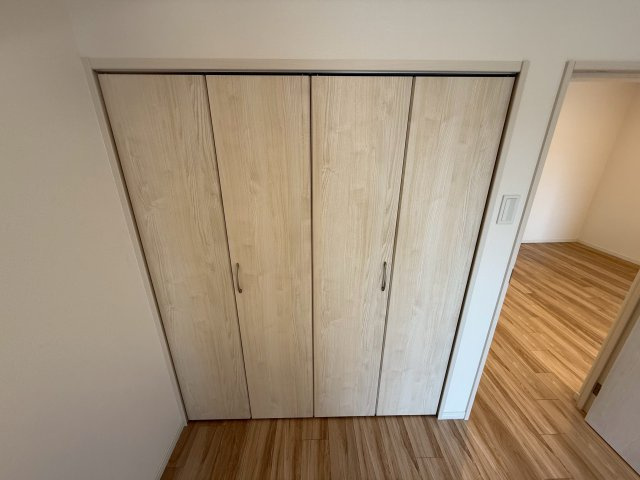 シェモア鞍馬口の収納|約6帖洋室のクロゼットです。