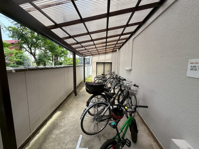 シェモア鞍馬口の駐輪場