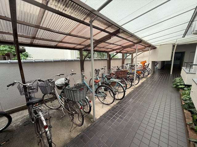 シェモア鞍馬口の駐輪場