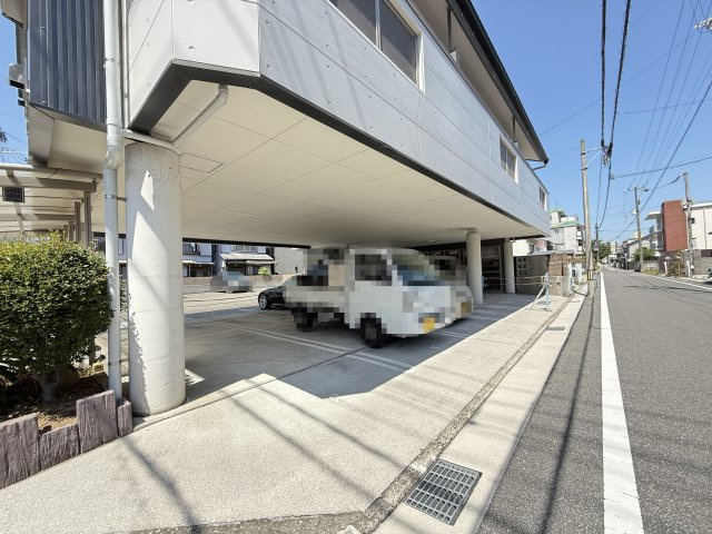 さんさんハウスの駐車場