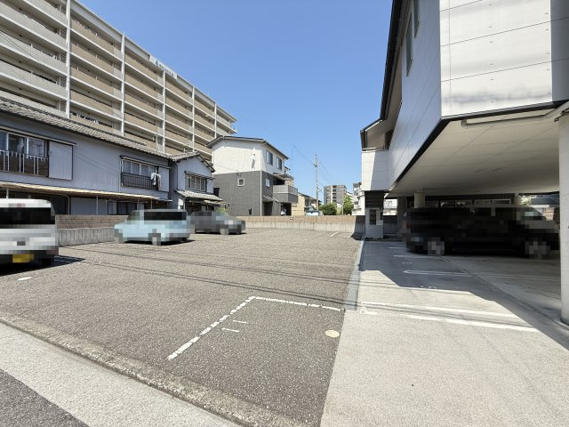 さんさんハウスの駐車場