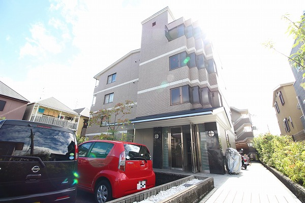 アドミラブール長岡京の外観