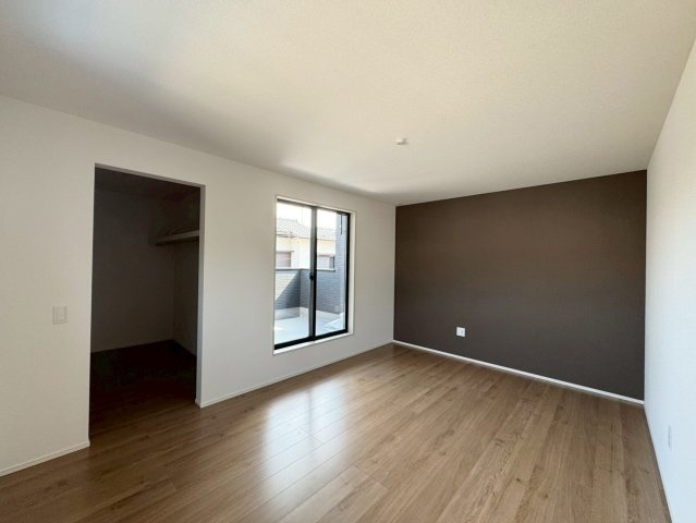 ーBloomーブルームー小倉南区湯川新町4丁目4期　【小倉南区　新築戸建て】の洋室|主寝室はアクセントクロスがお洒落♪