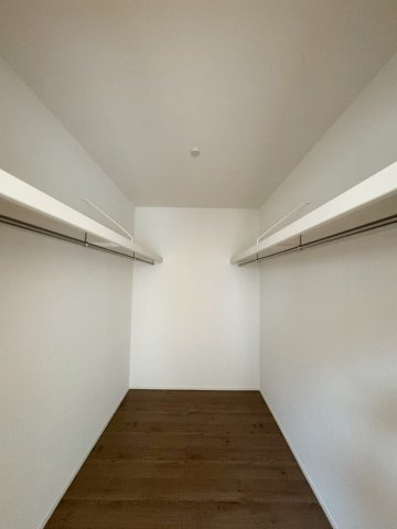 ーBloomーブルームー小倉南区湯川新町4丁目4期　【小倉南区　新築戸建て】の収納|衣類はもちろん、スーツケースや季節の家電などもまとめて収納できます。　【小倉南区　新築戸建て】