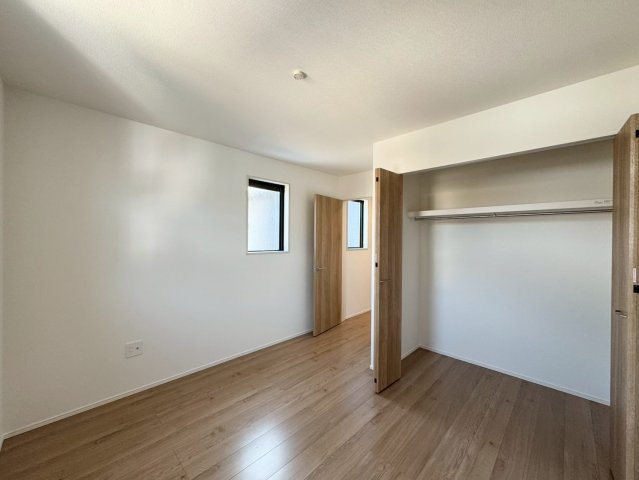 ーBloomーブルームー小倉南区湯川新町4丁目4期　【小倉南区　新築戸建て】の洋室|全ての部屋にクローゼットが備わっており、整理整頓しやすいです。　【小倉南区　新築戸建て】