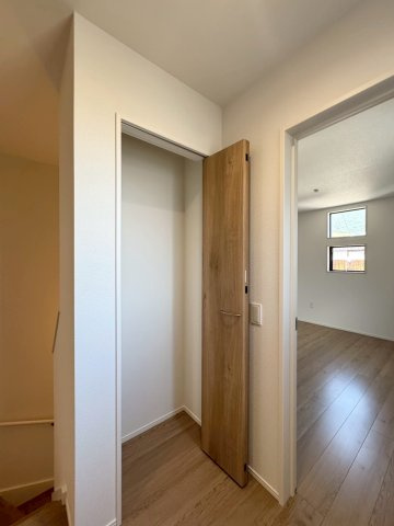 ーBloomーブルームー小倉南区湯川新町4丁目4期　【小倉南区　新築戸建て】の収納|2階には掃除用具などを収納できる廊下収納があり、便利です。　【小倉南区　新築戸建て】