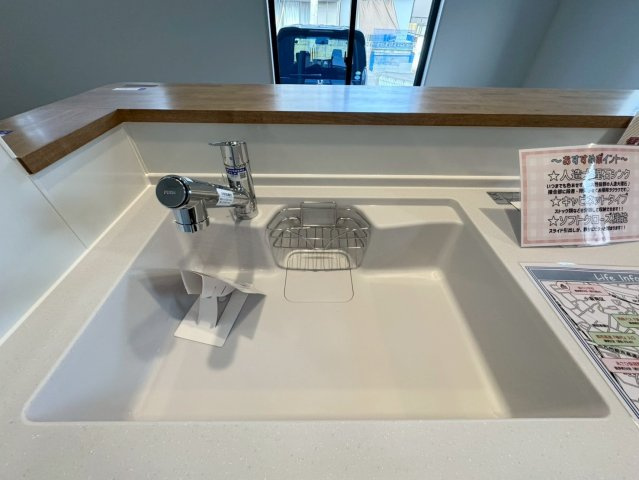 ーBloomーブルームー小倉南区湯川新町4丁目4期　【小倉南区　新築戸建て】のキッチン|浄水器一体型の水栓♪お水を買う手間が省けます　【小倉南区　新築戸建て】