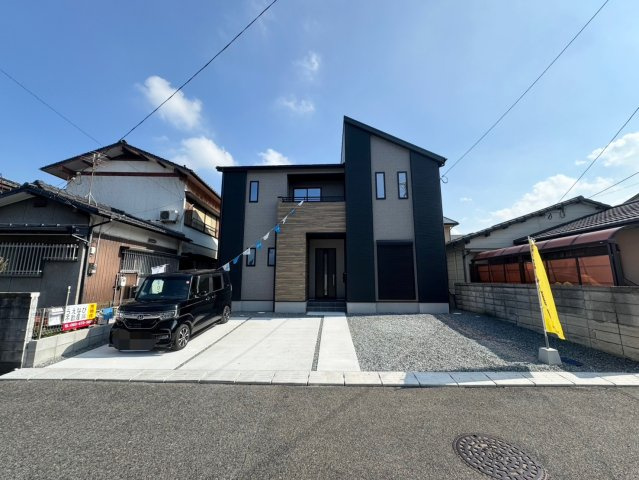 ーAdoble＋アドブル＋ー小倉南区中曽根4丁目5期　【小倉南区　新築戸建て】の駐車場|駐車スペースが広いので、運転が苦手な方でも安心して駐車できます。　【小倉南区　新築戸建て】