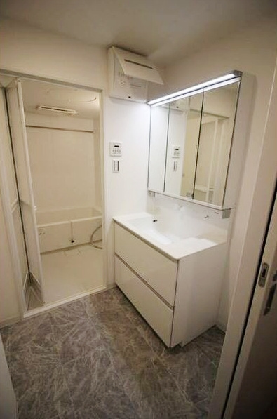 サンテラス西宮の独立洗面台