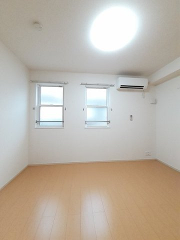 サニースクエアＡの内装|明るい室内です