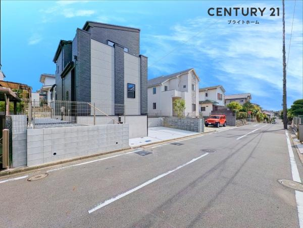 横浜市金沢区西柴２丁目の新築一戸建の前面道路含む現地写真|落ち着いた街並みになります。
是非一度、現地へお越しください。 
ご自宅までの送迎もいたします