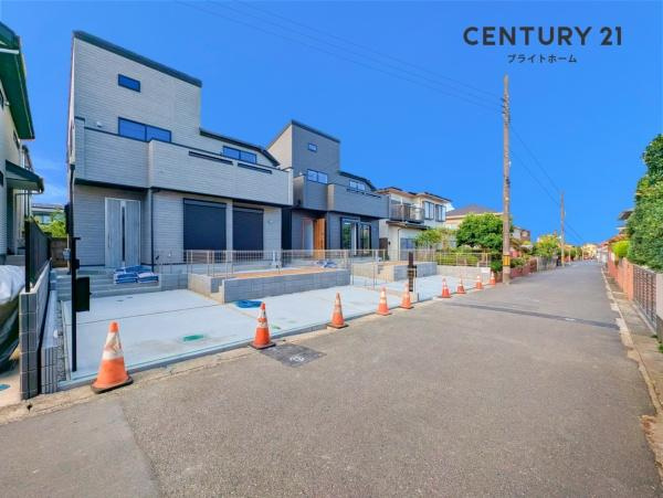 横浜市港南区日限山４丁目の新築一戸建の前面道路含む現地写真|車通りが少ない為、小さなお子様にも安心です。
是非一度、現地へ起こしください。

