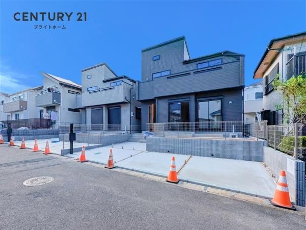 横浜市港南区日限山４丁目の新築一戸建の前面道路含む現地写真|車通りが少ない為、小さなお子様にも安心です。
是非一度、現地へ起こしください。

