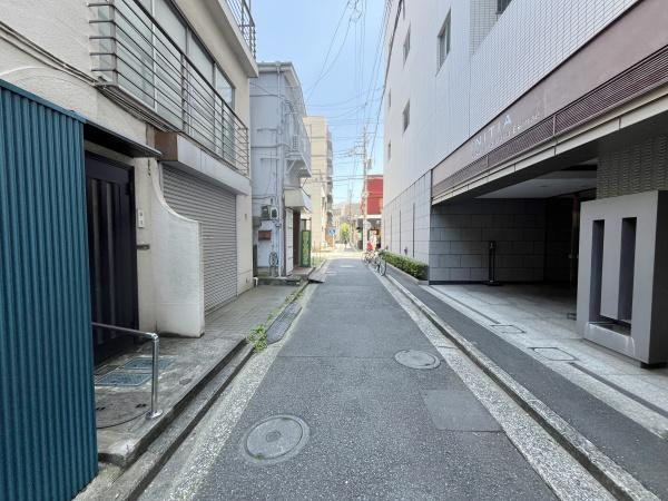 【前面道路含む現地写真】 | 現地（2025年6月）撮影　前面道路は歩行者用道路