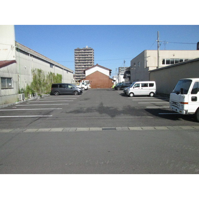 茜部菱野３丁目服部駐車場の駐車場