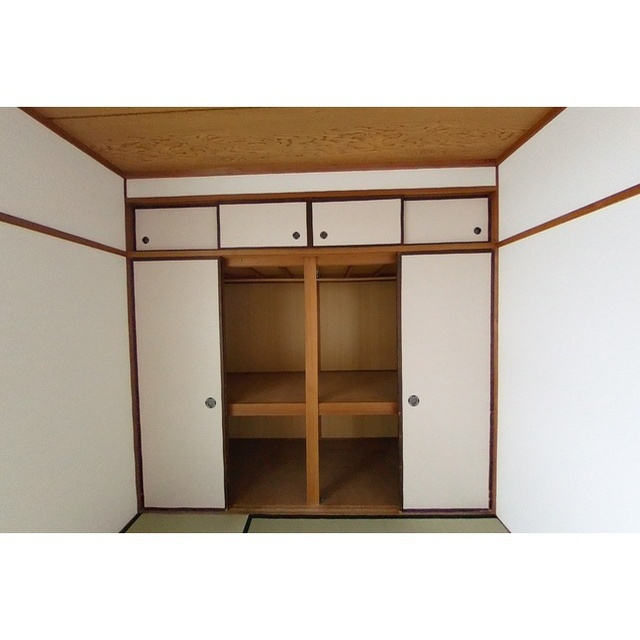 本巣郡北方町高屋伊勢田２丁目のアパートの収納