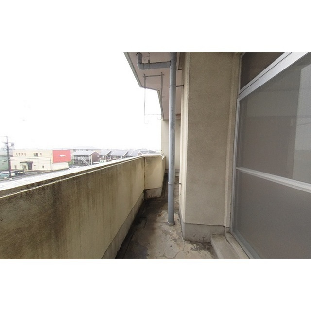 本巣郡北方町高屋伊勢田２丁目のアパートのバルコニー