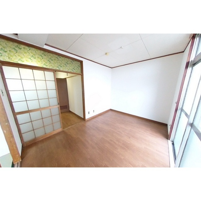 本巣郡北方町高屋伊勢田２丁目のアパートの居間・リビング