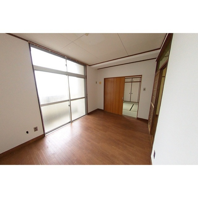 本巣郡北方町高屋伊勢田２丁目のアパートの居間・リビング