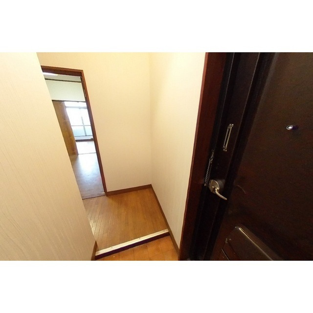 本巣郡北方町高屋伊勢田２丁目のアパートの玄関