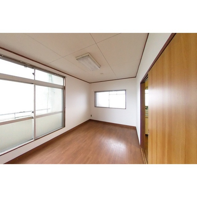 本巣郡北方町高屋伊勢田２丁目のアパートの居間・リビング