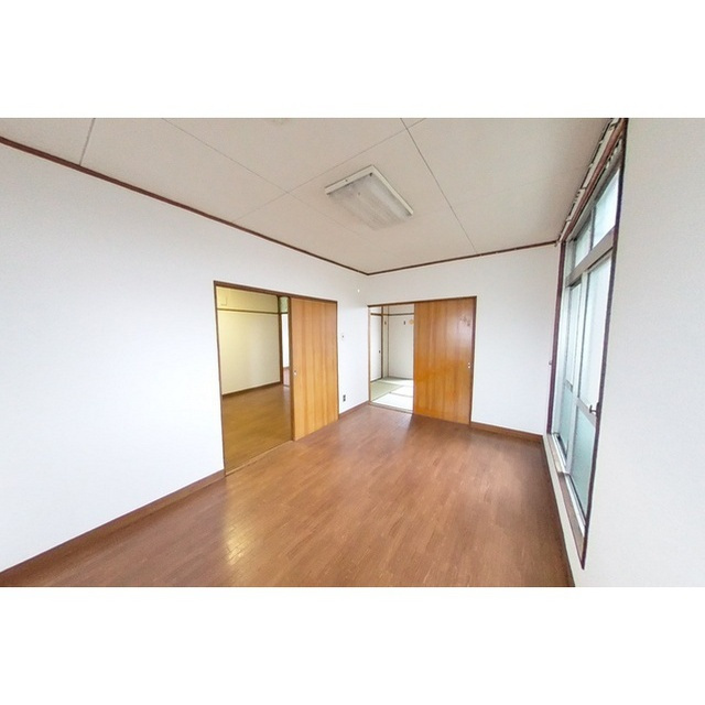 本巣郡北方町高屋伊勢田２丁目のアパートの居間・リビング