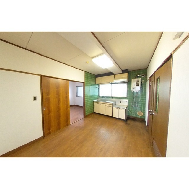 本巣郡北方町高屋伊勢田２丁目のアパートの居間・リビング
