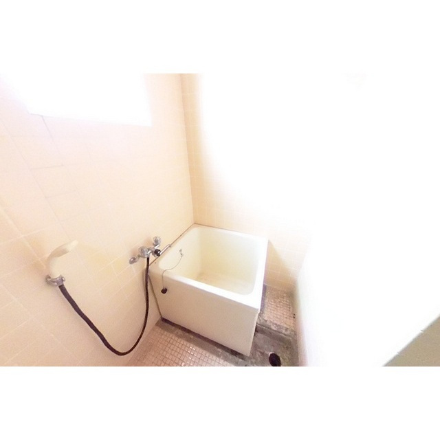 本巣郡北方町高屋伊勢田２丁目のアパートの浴室