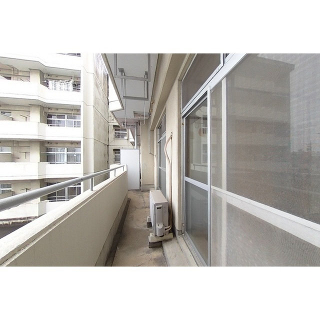 本巣郡北方町高屋伊勢田２丁目のアパートのバルコニー