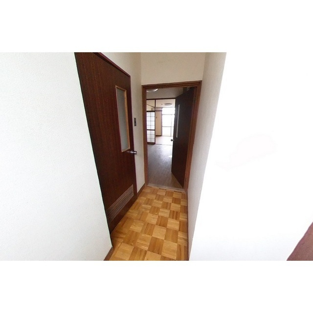 本巣郡北方町高屋伊勢田２丁目のアパートの玄関