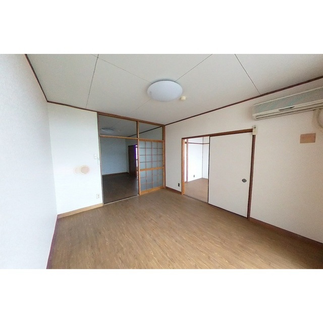 本巣郡北方町高屋伊勢田２丁目のアパートの居間・リビング