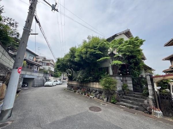 【前面道路含む現地写真】