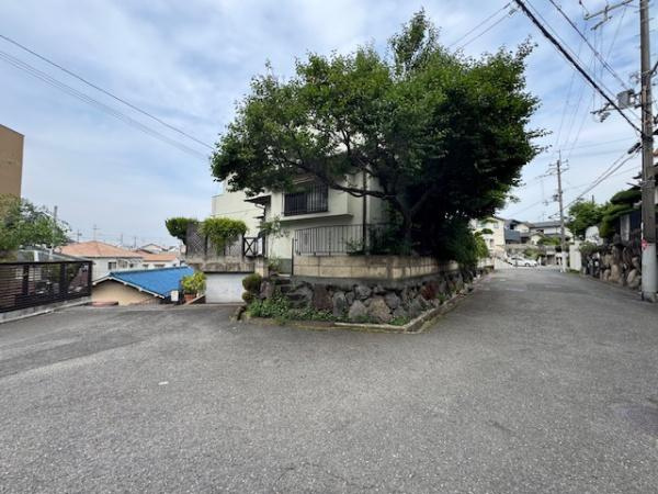 【前面道路含む現地写真】