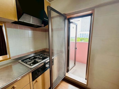 【内装】 | ファミールハイツ泉大津セントハーバーシティ２番館　 | ベランダとつながる勝手口