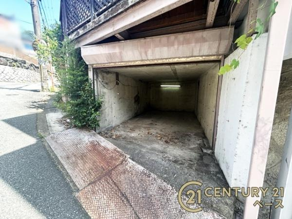北葛城郡王寺町本町３丁目　一戸建の駐車場|■現地撮影写真■こちらは現地の車庫スペースです！
