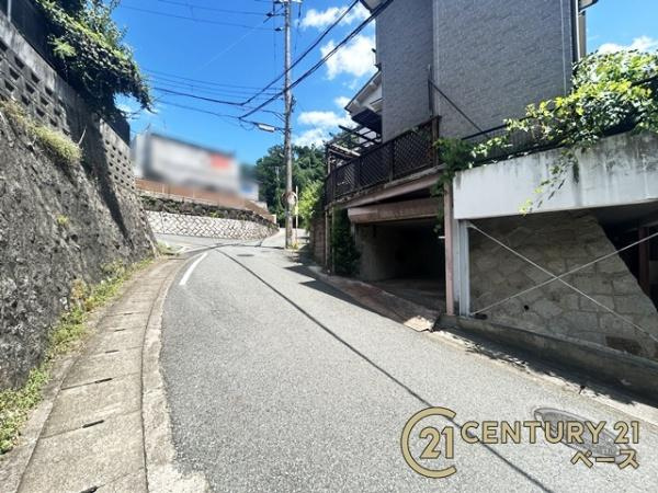 北葛城郡王寺町本町３丁目　一戸建の前面道路含む現地写真|■現地撮影写真■前面道路の幅員は４ｍ以上と車の出し入れもラクラク！