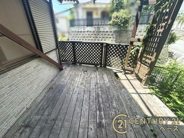 北葛城郡王寺町本町３丁目　一戸建の庭|■現地撮影写真■ウッドデッキあり！お洗濯もの干しにどうぞ！